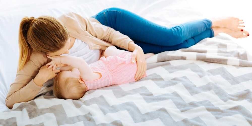 how to nurse lying down - New Mom? Here Are The Three Easiest Ways To Breastfeed
